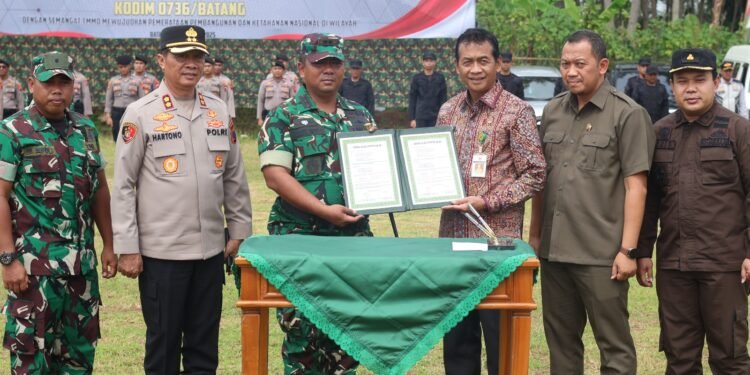 Dandim 0736/Batang Resmi Tutup TMMD Sengkuyung Tahap IV Wringingintung
