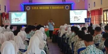 Inspektorat Batang Berikan Edukasi Anti korupsi Kepada Pelajar SMAN 1 Bandar