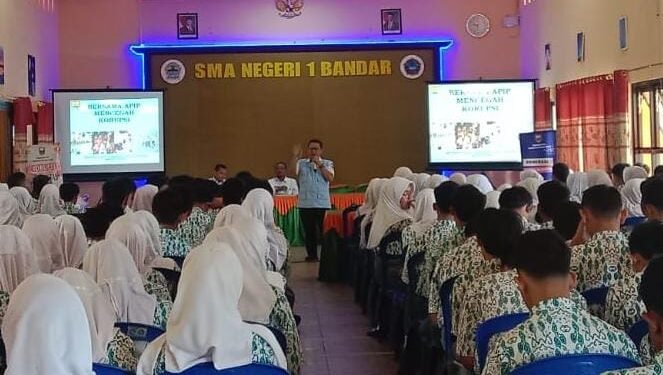 Inspektorat Batang Berikan Edukasi Anti korupsi Kepada Pelajar SMAN 1 Bandar