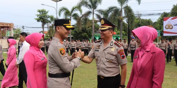 Dua Anggota Polres Batang Terima Kenaikan Pangkat Pengabdian, Kapolres: Bentuk Apresiasi Negara