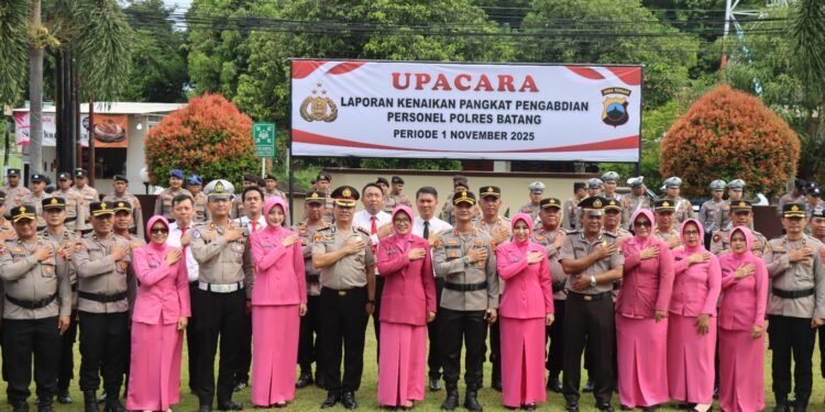 Dua Anggota Polres Batang Terima Kenaikan Pangkat Pengabdian, Kapolres: Bentuk Apresiasi Negara