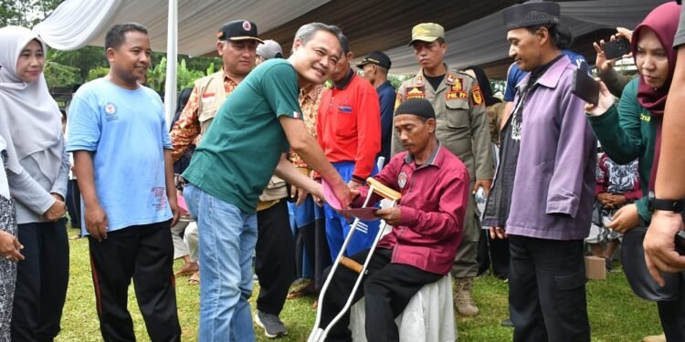 Dokter Spesialis Cek Kesehatan Gratis Layani Warga Desa Candi