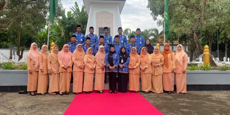 HUT Ke-54 KORPRI dan Ke-26 DWP, ASN Batang Ziarah ke TMP Kadilangu