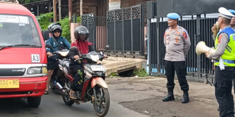 Operasi Zebra Candi 2025: Polres Batang Bersama Samsat Edukasi Pengendara Taat Pajak