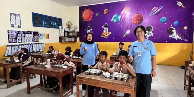 Pastikan MBG Aman, Guru SDN Proyonanggan 3 Cicipi Menu MBG