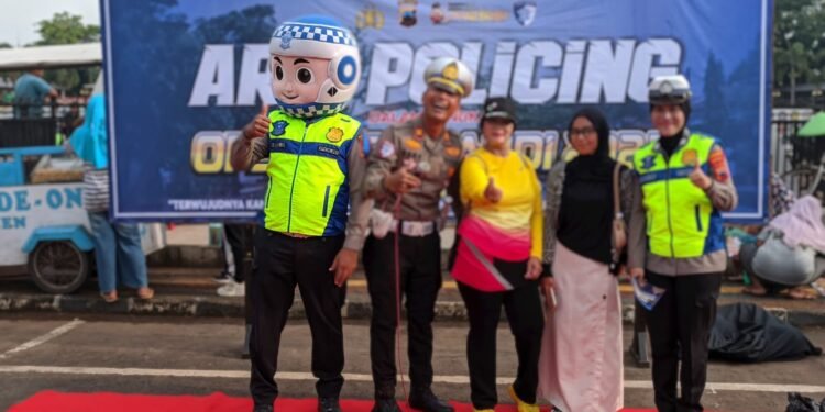 Art Policing Warnai Car Free Day Batang, Polisi Edukasi Warga Soal Ops Zebra Candi 2025