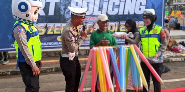 Art Policing Warnai Car Free Day Batang, Polisi Edukasi Warga Soal Ops Zebra Candi 2025