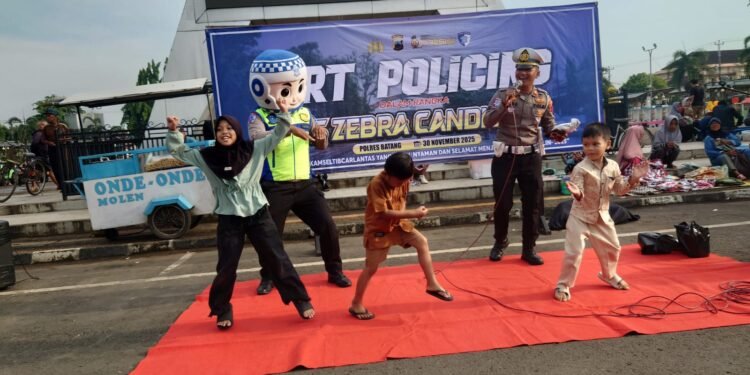 Art Policing Warnai Car Free Day Batang, Polisi Edukasi Warga Soal Ops Zebra Candi 2025