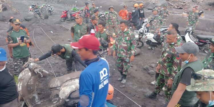 TNI Perkuat Respons Penanggulangan Bencana, Pastikan Penanganan Dampak Erupsi Semeru Berjalan Cepat dan Terkoordinasi