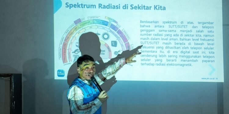 PLN Datangi Warga Batang, Bongkar Mitos Radiasi Tower SUTT