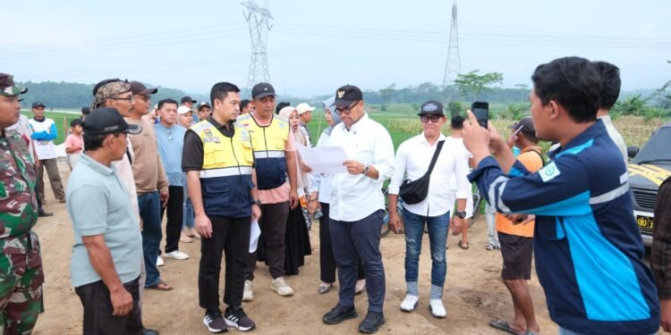 Upaya Bupati Batang Berbuah Manis, Anggaran Rp23 Miliar Dikantongi untuk Perbaikan Jalan
