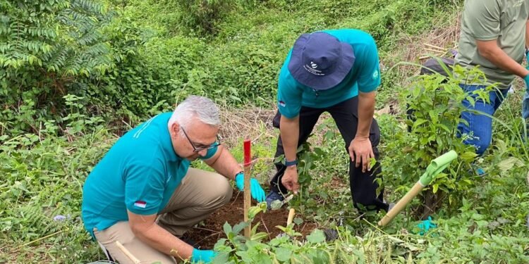 Peringatan HMPI, PLTU Batang Dukung Penanaman 500 Pohon di Desa Tombo
