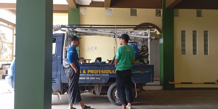 Kebersamaan YBPI, RRM, dan Danramil Wonotunggal Gelar Bakti Sosial di Masjid Baiturrahim