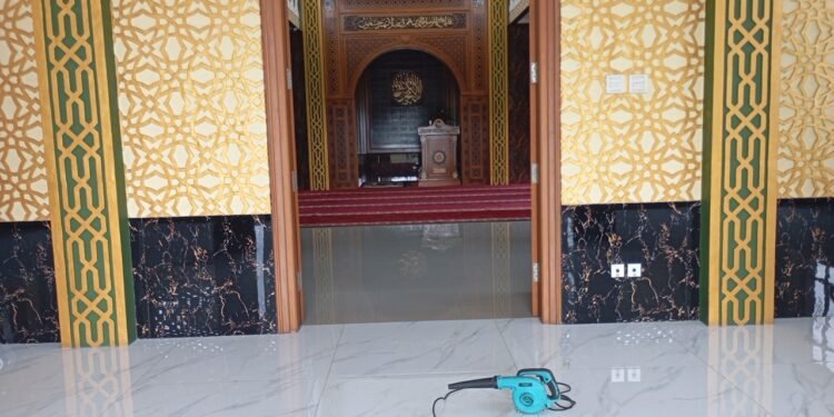 Kebersamaan YBPI, RRM, dan Danramil Wonotunggal Gelar Bakti Sosial di Masjid Baiturrahim