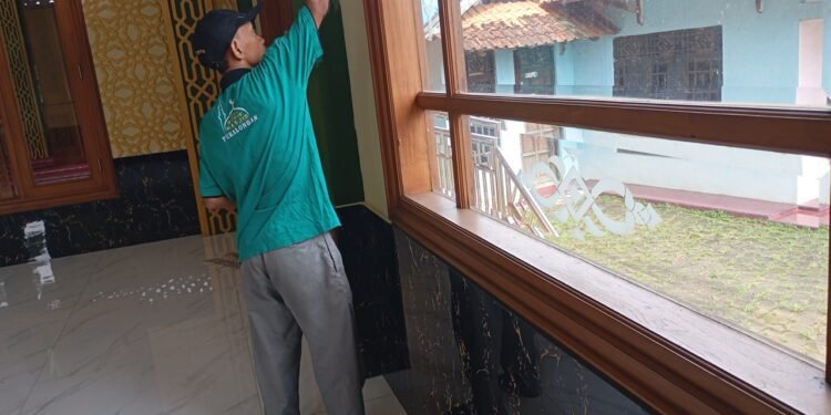 Kebersamaan YBPI, RRM, dan Danramil Wonotunggal Gelar Bakti Sosial di Masjid Baiturrahim