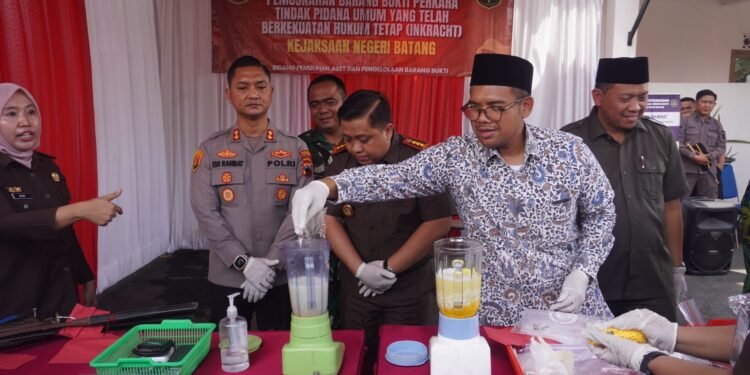 Kejari Batang Musnahkan Ribuan Obat Terlarang, Sabu, Ganja hingga Sajam