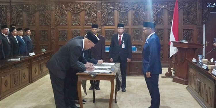 Bupati Batang Lantik Pejabat, Tekankan Meritokrasi dan Kinerja