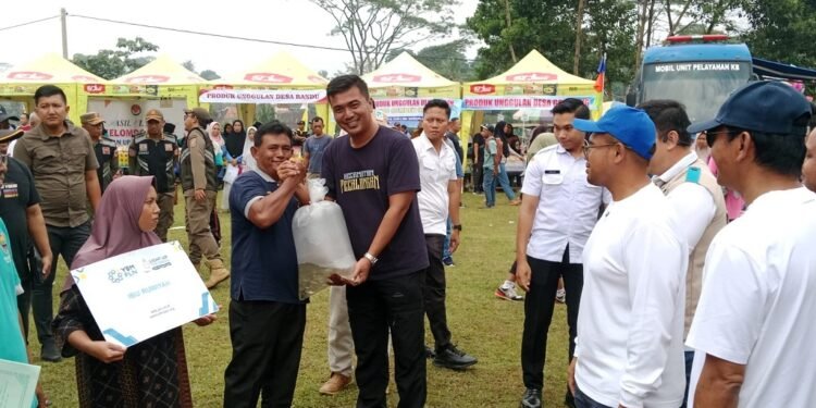 Aksi Sigap Bupati Batang, Selamatkan Warga Yang Tertahan Sakit di Malaysia