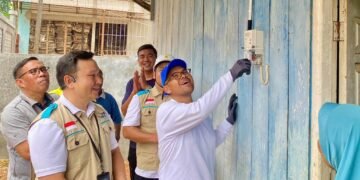 Bupati Batang Tinjau Bantuan Penyambungan Listrik Gratis Dari PLN