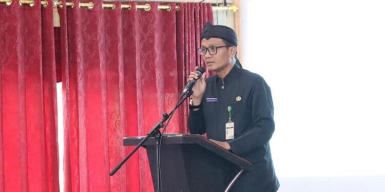 Pemkab Batang Salurkan 155 Beasiswa, Tegaskan Komitmen Tingkatkan Kualitas SDM