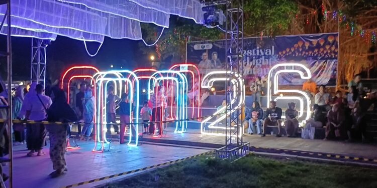 Festival Lampu Menyemarakkan Malam Pergantian Tahun di Batang