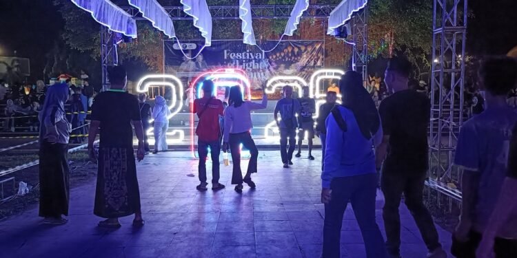 Festival Lampu Menyemarakkan Malam Pergantian Tahun di Batang