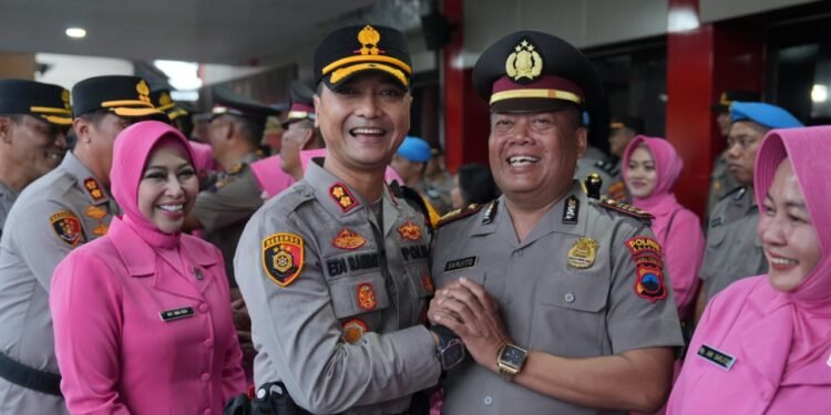 Polres Batang Naikkan Pangkat 50 Personel, Sekaligus Gelar Wisuda Purna Bakti