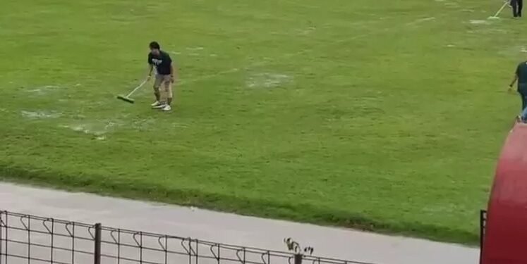Rumput Stadion M. Sarengat “Sakti”, Menepis Tudingan Drainase Buruk di Balik Kemenangan Persibat