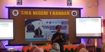 SMAN 1 Bandar Gandeng Dosen Undip Gelar Workshop Parenting