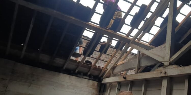 Petir Menggelegar di Subah, Rumah Warga Porak-poranda dalam Sekejap