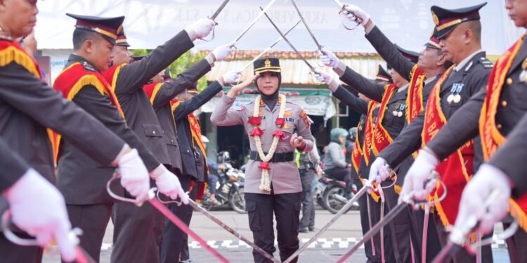 Pisah Sambut Kapolres Batang, AKBP Veronica Siap Lanjutkan Program Kerja