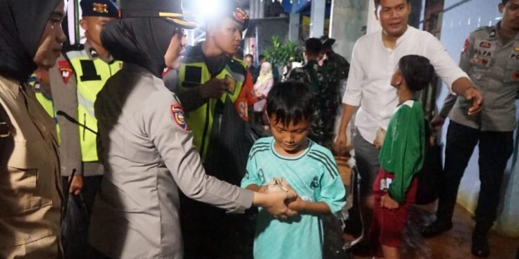 Banjir Rendam Sejumlah Wilayah, Pemkab dan Polres Batang Dirikan Dapur Umum