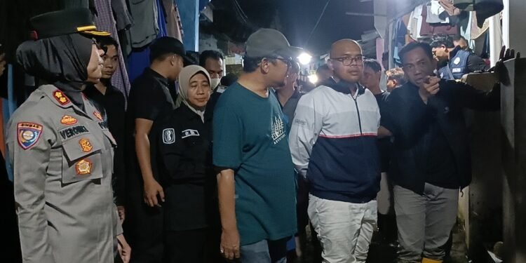 Karangasem Tergenang Banjir, Bupati Batang Salurkan Bantuan Logistik