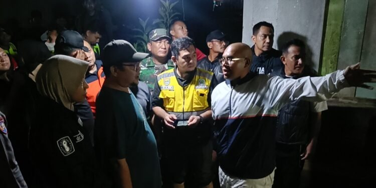 Karangasem Tergenang Banjir, Bupati Batang Salurkan Bantuan Logistik