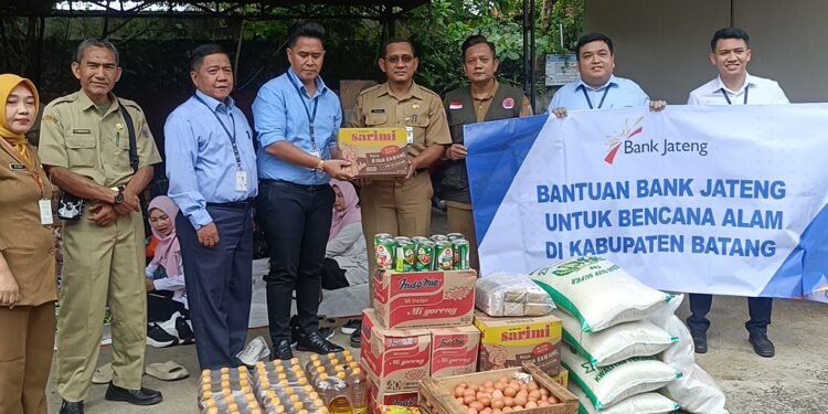 Ringankan Terdampak Banjir, Bank Jateng Batang Salurkan Logistik
