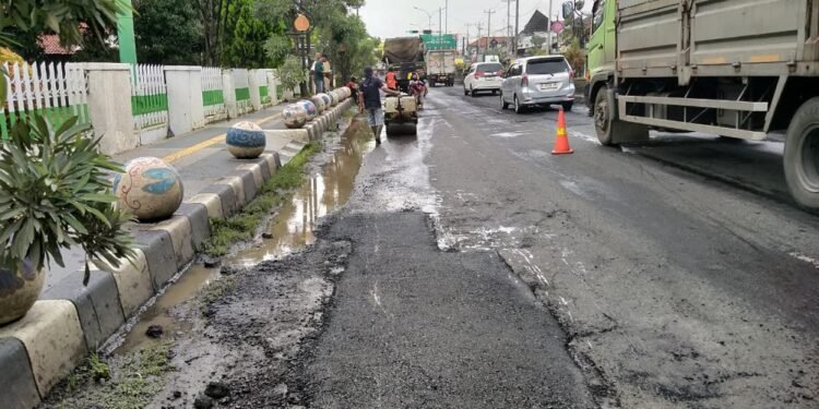 DPUPR Batang Percepat Perbaikan Jalan Berlubang