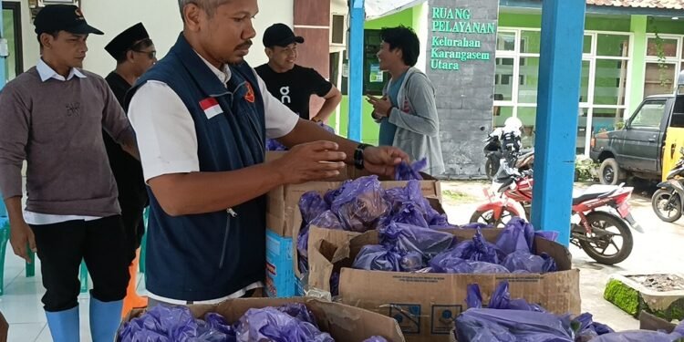 Ribuan Nasi Bungkus Didistribusikan untuk Korban Banjir Batang