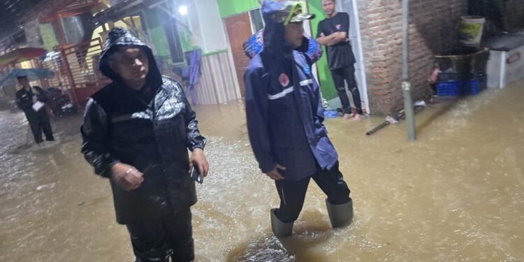 Wabup Batang Tinjau Banjir dan Evakuasi Lansia di Klidang Lor