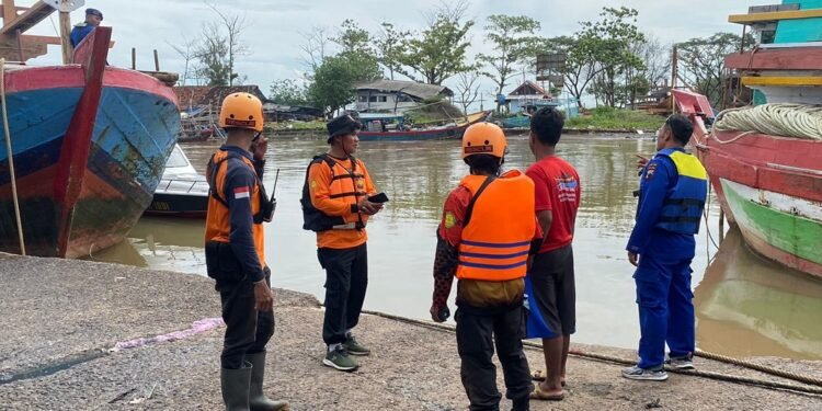 Hari Ketiga, Tim SAR Gabungan Masih Cari Korban Hanyut di Muara Sungai Sambong Batang
