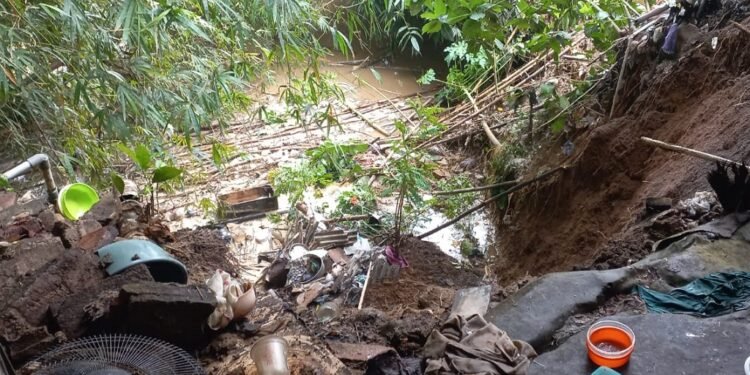 Longsor Sepanjang 10 Meter Ancam Keselamatan Warga Lansia