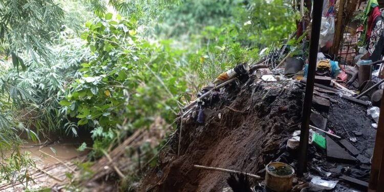 Longsor Sepanjang 10 Meter Ancam Keselamatan Warga Lansia