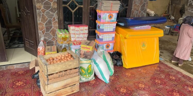 Dinsos Batang Kirim Bantuan Logistik untuk 600 Pengungsi Longsor di Desa Pranten