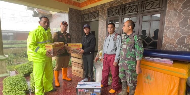 Dinsos Batang Kirim Bantuan Logistik untuk 600 Pengungsi Longsor di Desa Pranten
