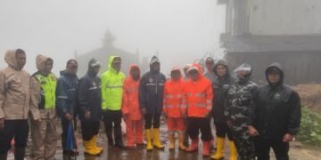 Wabup Batang Tinjau Longsor di Pranten Bawang, Ratusan Warga Mengungsi