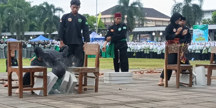 Atraksi Pagar Nusa Pukau Peserta Apel Kemanusiaan PWNU