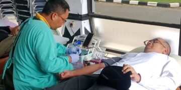 Peringati Harlah Satu Abad NU Jateng, Bupati Batang Awali Aksi dengan Donor Darah