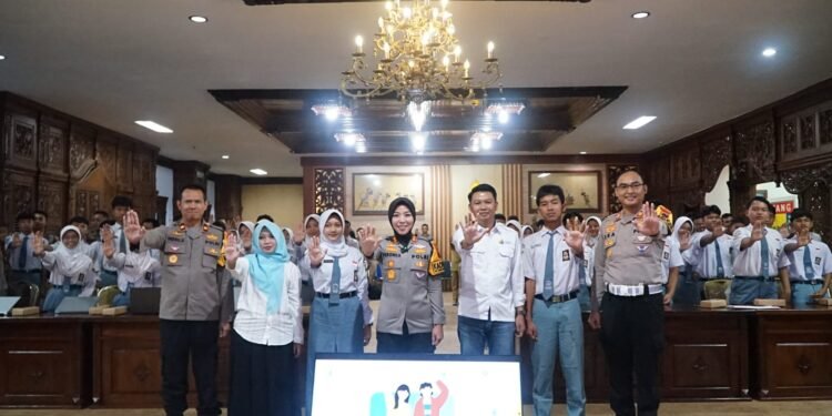 Gunakan AI Secara Bijak, Siswa SMA di Batang Diajak Saring Informasi Sebelum Sharing.