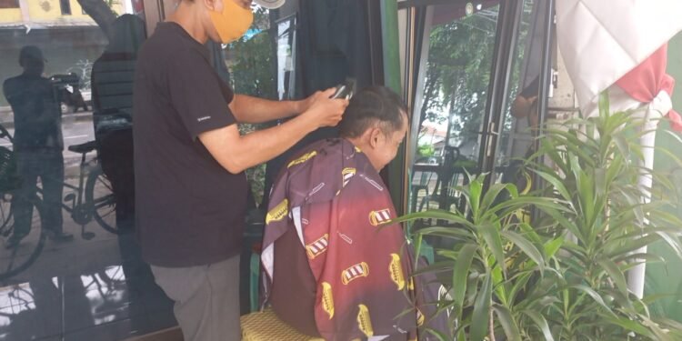 Tradisi Tahunan Jelang Ramadhan Ala YBPI: Pangkas Rambut Gratis Diserbu Warga