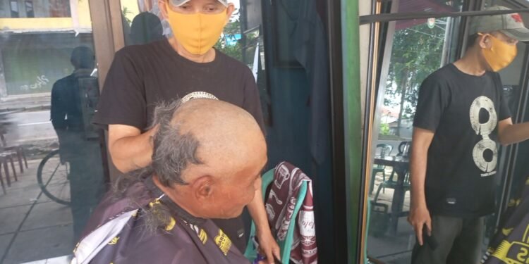 Tradisi Tahunan Jelang Ramadhan Ala YBPI: Pangkas Rambut Gratis Diserbu Warga
