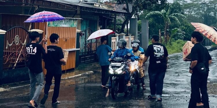 Kolaborasi Karang Taruna dan Pemdes Candiareng Berbagi Takjil Gratis
